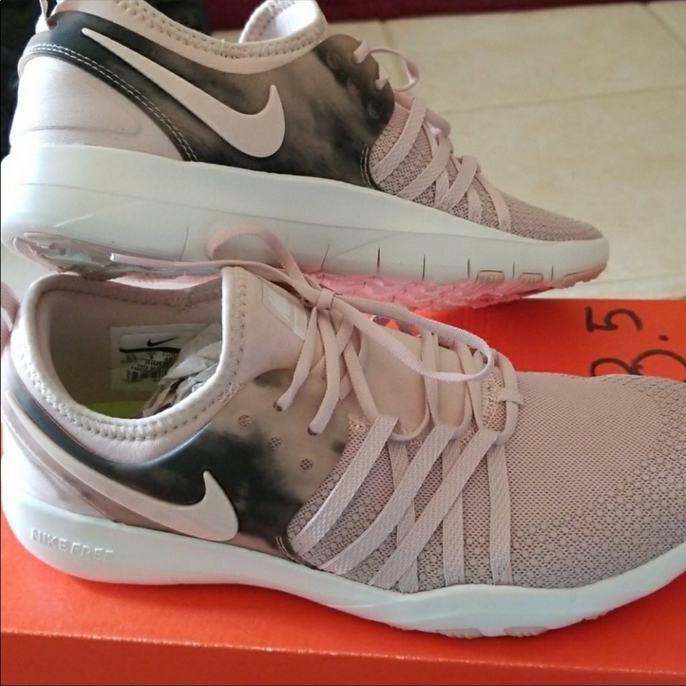 NWT Nike Free TR7